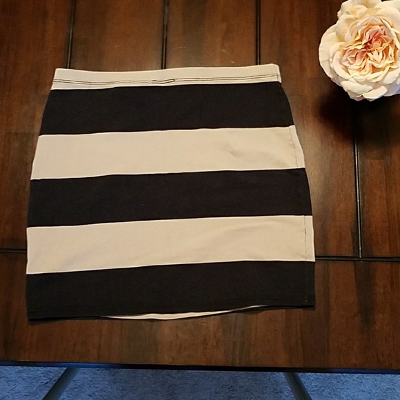 Striped mini skirt - Picture 2 of 2